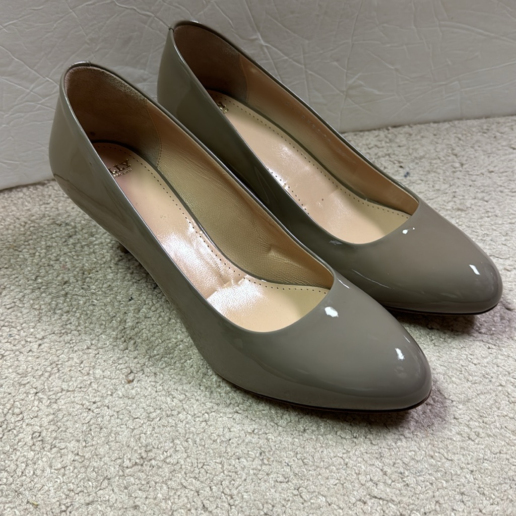 New!! Women’s Bally Taupe Patent Leather Kitten Heels Size 7.5m